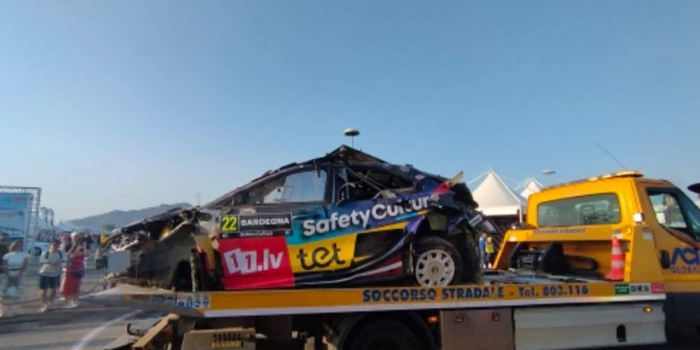 "Ford Puma Rally1" auto bija guvis pārāk lielus bojājumus un to nevar salabot, tāpēc Seska ekipāža neturpinās ralliju.