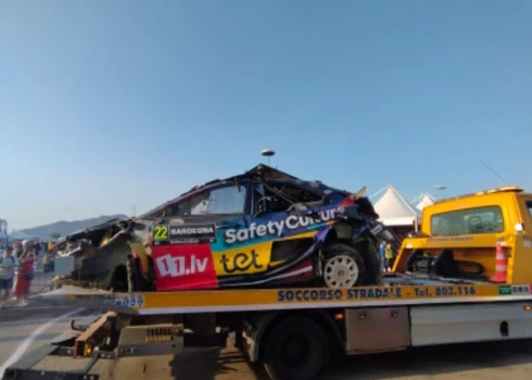 "Ford Puma Rally1" auto bija guvis pārāk lielus bojājumus un to nevar salabot, tāpēc Seska ekipāža neturpinās ralliju.
