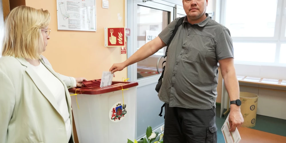 Pašvaldību vēlēšanas 72. vēlēšanu iecirknī Rīgas Valsts 3. ģimnāzijā.