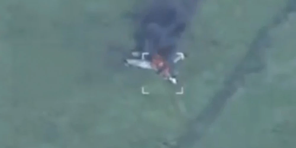 Notriektais Krievijas iznīcinātājs Su-35.