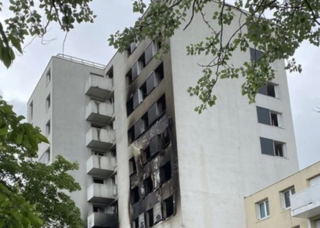 Francijā uzliesmo skrejriteņa akumulators un daudzstāvu ēkā izraisa ugunsgrēku, laupot četru cilvēku dzīvības