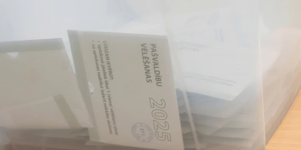 Vēlēšanu komisija ir nekavējoties sazinājusies ar Centrālo vēlēšanu komisiju un Valsts policiju.