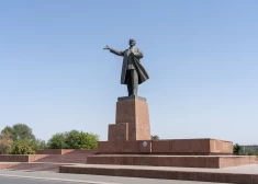 В Кыргызстане снесли самый высокий памятник Ленину в Центральной Азии