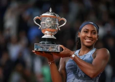 Korija Gofa pirmo reizi karjerā kļūst par "French Open" čempioni, ranga līderu divcīņā pārspējot Arinu Sabaļenku