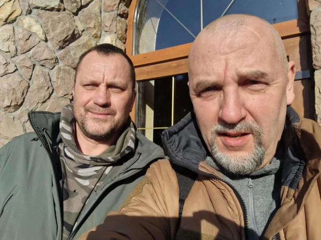Ar Gundaru Kalvi, Jēkabpils novada zemnieku un zemessargu, kurš jau 2022. gada februārī, kara pirmajā nedēļā, devās cīnīties par Ukrainu.