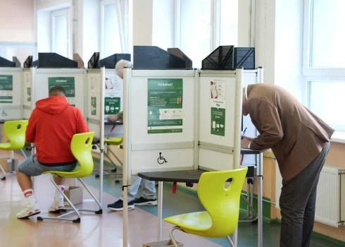 Pašvaldību vēlēšanas 72. vēlēšanu iecirknī Rīgas Valsts 3. ģimnāzijā.