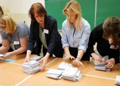 Centrālā vēlēšanu komisija pagarina balsu skaitīšanu