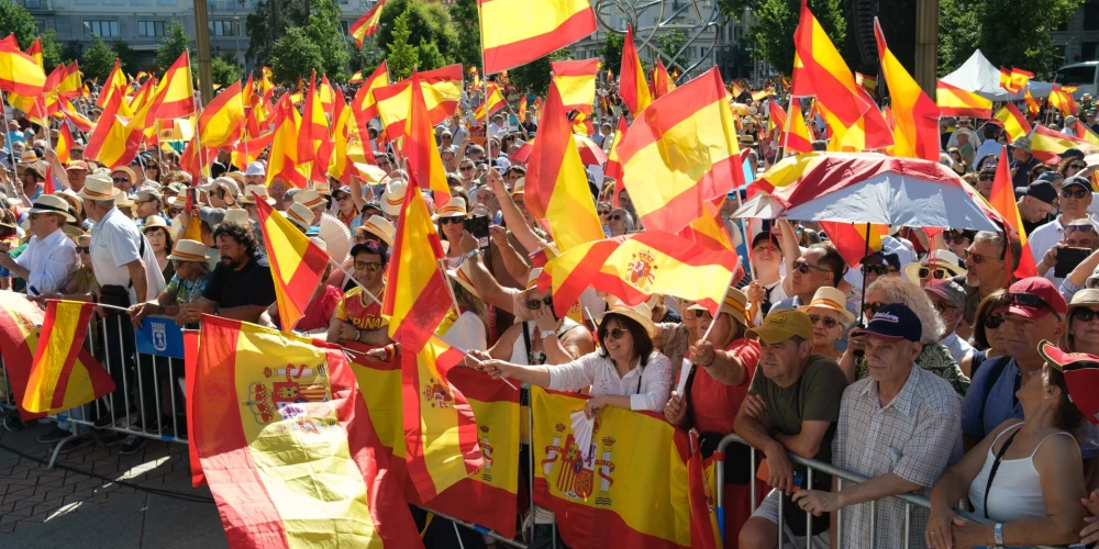 Madridē demonstranti pieprasa Sančesa demisiju. 