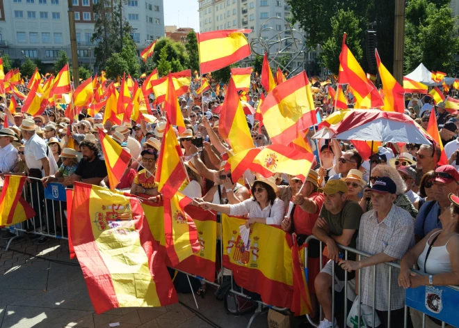 Madridē demonstranti pieprasa premjerministra Sančesa demisiju