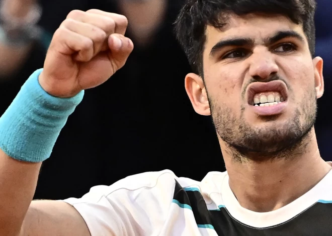 Karloss Alkarass dramatiskā piecu setu trillerī izcīna savu piekto "Grand Slam"