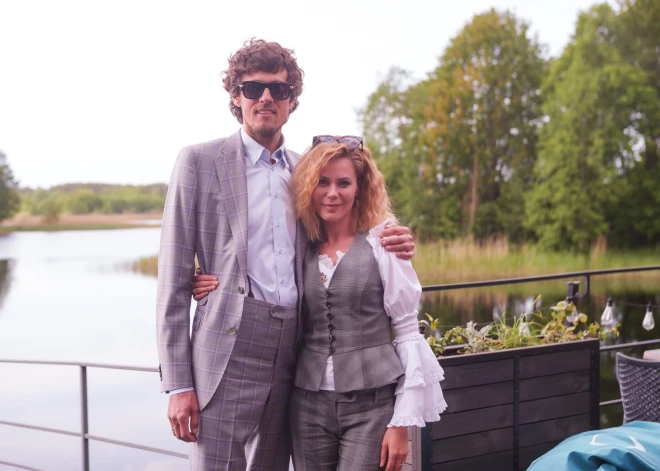 Jenny May ar vīru kopā jau 16 gadu garumā