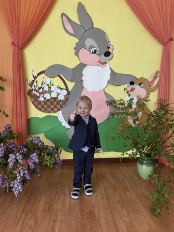 Dziedātājs lepojas, ka dēls ne tikai runā pilnos teikumos, bet jau prot dažas frāzes angļu valodā, ko apguvis no animācijas filmām.