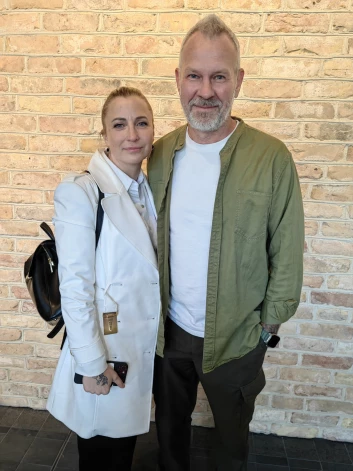 Artis ar draudzeni Lanu Radziņu ir kopā septiņus gadus, un divus no tiem viņu otrās mājas ir Sicīlijā.