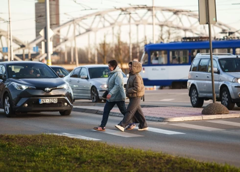 Aptaujas rezultātiem rādot, ka gandrīz 75% aptaujāto pelna līdz 1500 eiro neto mēnesī, un, inflācijas spiedienam joprojām saglabājoties, neapmierinātība ir neizbēgama.