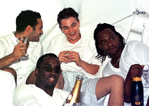 Arī aktieris Leonardo Dikaprio bija biežs viesis Diddy ballītēs.