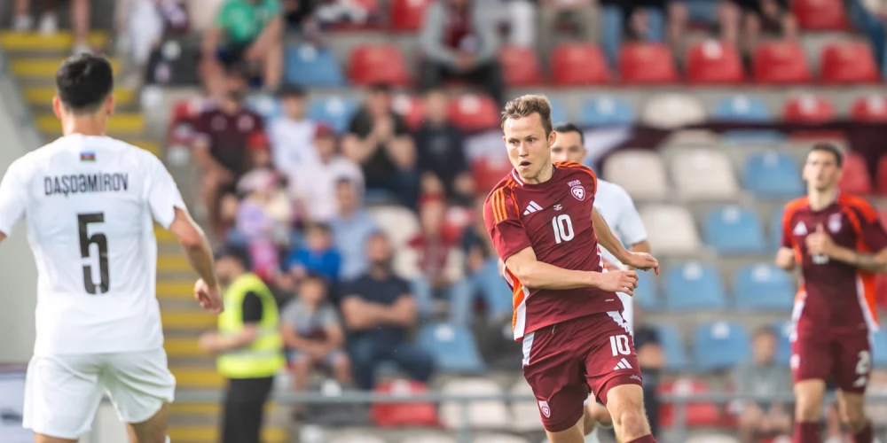 Latvijas izlases futbolists Jānis Ikaunieks uzbrukumā.