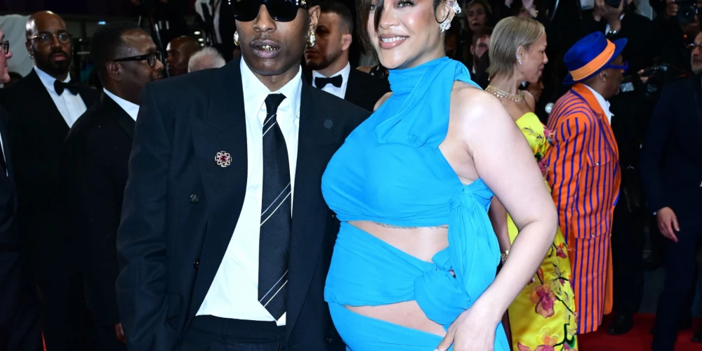 Rianna un A$AP Rokijs Kannu kinofestivālā šā gada 19. maijā. Popzvaigznei patīk izvēlēties tērpus, kas izceļ viņas grūtniecību.