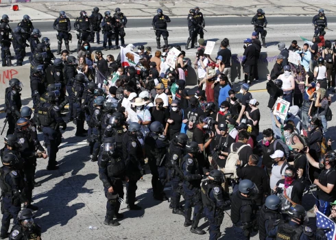 Tramps nekārtību apspiešanai uz Losandželosu nosūta jūras kājniekus un Nacionālās gvardes papildspēkus.