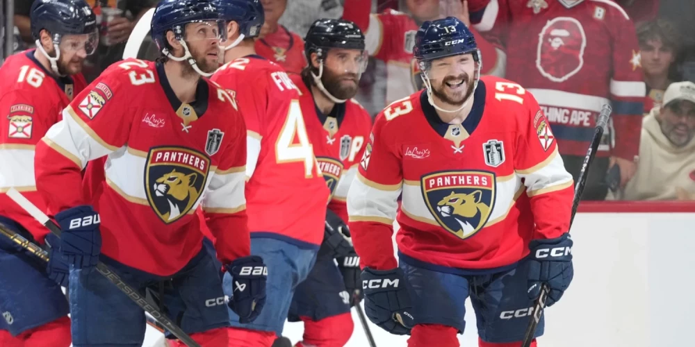 "Panthers" izcīna graujošu uzvaru Stenlija kausa finālsērijas trešajā mačā. 