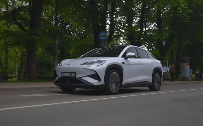 Elektromobilis maksā no 47 810 līdz 57 570 eiro.