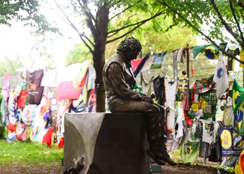 Imolas trase autosporta vēsturē diemžēl paliks ar ļoti skumju notikumu - 1994. gadā sacensību laikā šeit gāja bojā izcilais Airtons Senna.