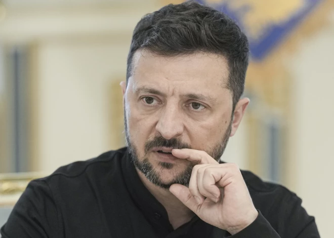 Krievijas triecieni ir skaļāki par ASV un citu valstu mēģinājumiem piespiest Krieviju noslēgt mieru, uzsver Zelenskis