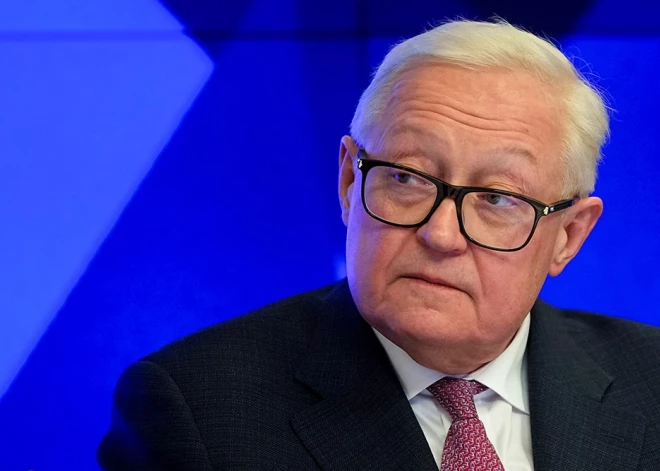 Krievija neizbeigs karu Ukrainā, kamēr NATO "neizvedīs" karaspēku no Baltijas valstīm, saka Rjabkovs