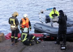 В Алуксне спасатели извлекли из озера тело утонувшего: за год в воде погибло уже 50 человек