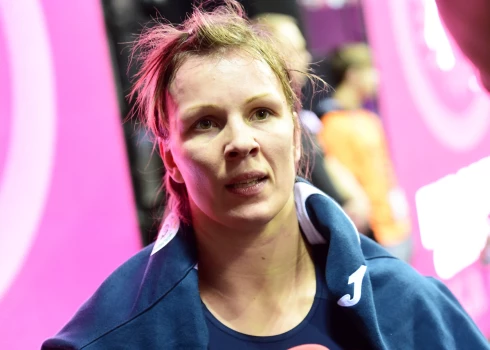 Laura Skujiņa-Shmedova savulaik bija viena no labākajām Latvijas brīvās cīņas cīkstonēm, bet tagad trenē bērnus un ir izveidojusi savu sporta klubu.