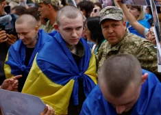 ФОТО: украинскому военному в российском плену выжгли на теле надпись "Слава России"