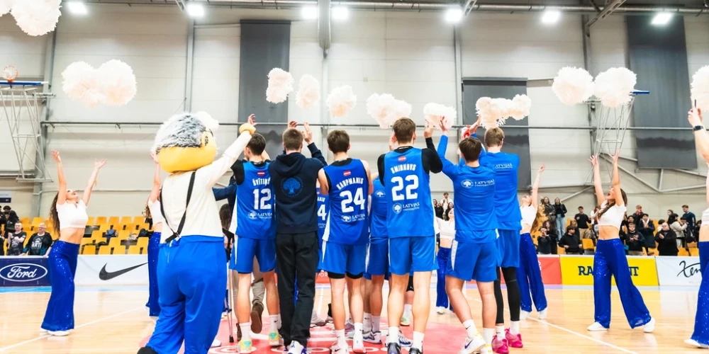 Latvijas Universitātes basketbolisti pēc 2024./2025. gada sezonas pēdējās spēles.