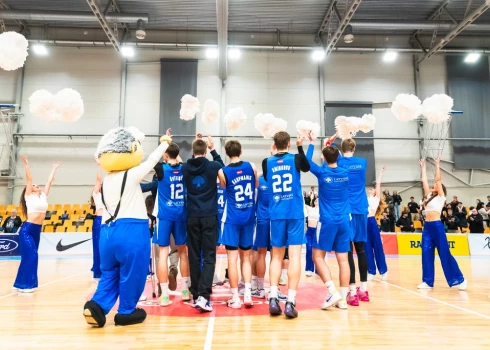 Latvijas Universitātes basketbolisti pēc 2024./2025. gada sezonas pēdējās spēles.