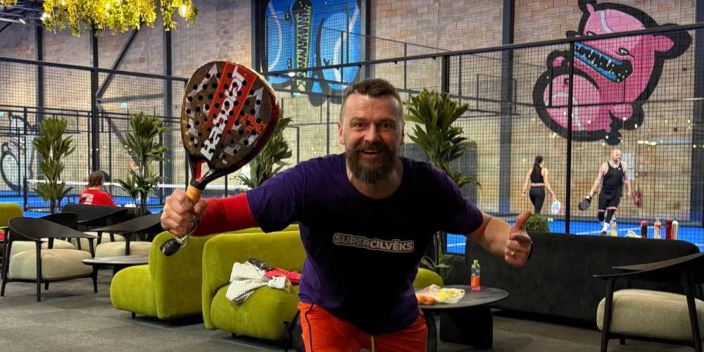 Armands Simsons aizrāvies ar pasaulē strauju popularitāti gūstošo padel tenisu, bet, neapdomīgi spēlējot to, nonāca uz operāciju galda.