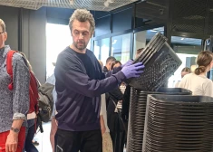 Kādreizējais šova "Talantu fabrika" uzvarētājs Jānis Blūms jeb Snake tagad strādā lielveikalā