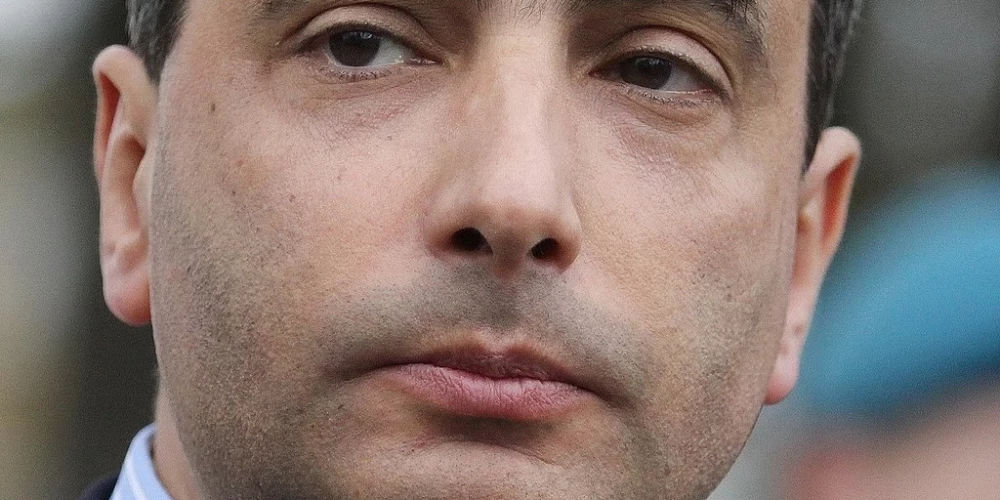 Liberālā partija "Jabloko", kuru pārstāv 61 gadu vecais Šlosvergs, paziņojusi, ka viņš aizturēts par aicinājumiem uz uguns pārtraukšanu karā pret Ukrainu. 