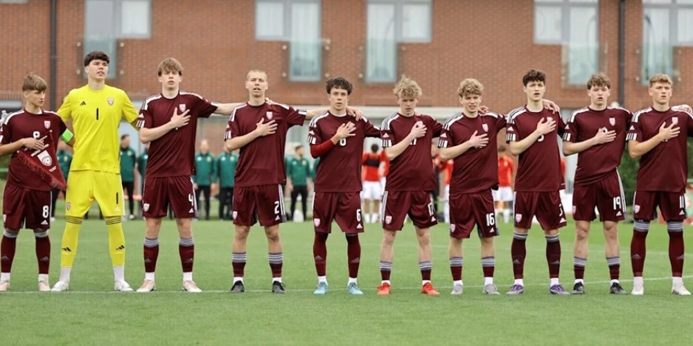 Otrajā spēlē Latvijas futbolisti ar 0:3 (0:2) piekāpās laukuma saimniecei Melnkalnei.