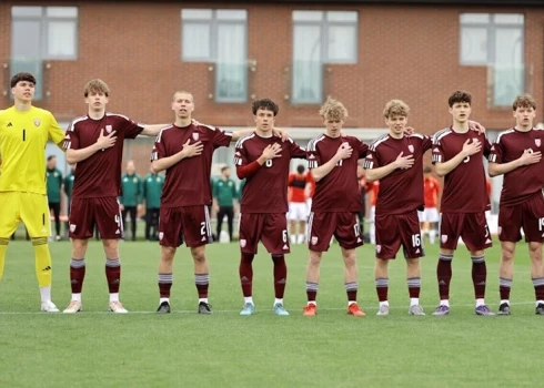 Otrajā spēlē Latvijas futbolisti ar 0:3 (0:2) piekāpās laukuma saimniecei Melnkalnei.