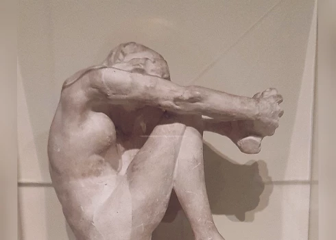 Skulptūra izrādījās slavenā franču skulptora Ogista Rodēna oriģināldarbs.