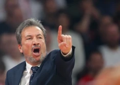 Šmita pārstāvētā "Anadolu Efes" Turcijas čempionāta pusfināla mačā izcīna otro uzvaru