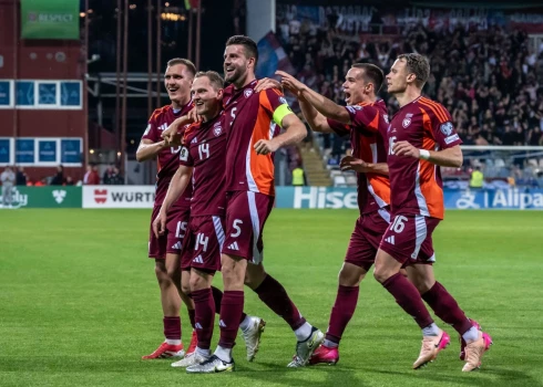 Latvijas futbola izlases kontā pašlaik divas uzvaras un zaudējums.
