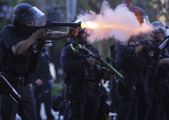 Lai apturētu vandalismu, Losandželosas centrā izsludināta komandantstunda