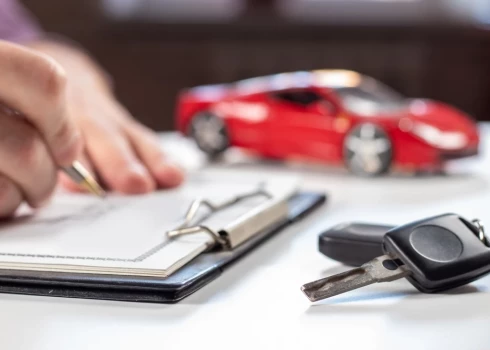 omisija daļēji apmierināja patērētāja prasību, uzliekot par pienākumu SIA “Auto Blitz” uzstādīt automašīnā signalizāciju.