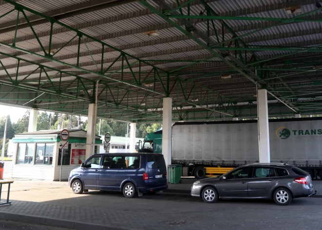 В Россию и Беларусь из Латвии все еще едут грузовики, но меньше