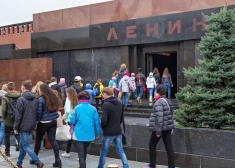 Гудбай, Ленин? Жители РФ выстроились в очередь, чтобы в последний раз посмотреть на вождя мировой революции