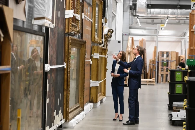 Принцесса Уэльская Кэтрин посетила новое культурное пространство V&A East Storehouse в Лондоне.