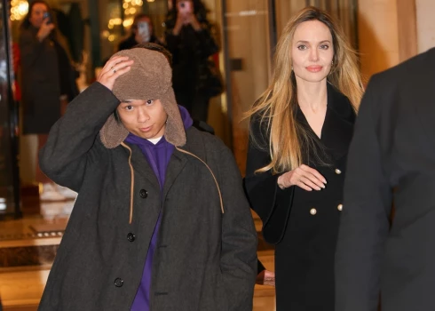 21-летний Пакс вызывает беспокойство у 50-летней актрисы. Анджелина Джоли.