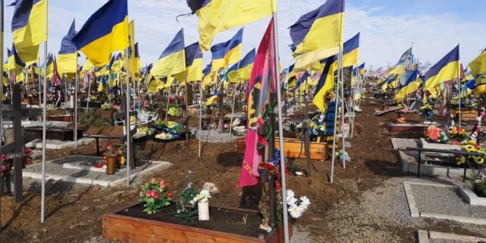 Krievija atdevusi Ukrainai 1212 karā kritušo karavīru līķus.