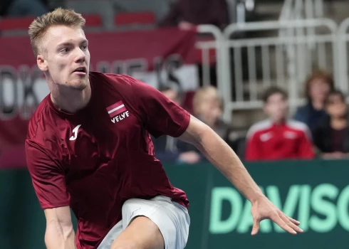 Roberts Štrombahs palīdzējis Deivisa kausa trešās grupas turnīru uzsākt ar panākumiem.