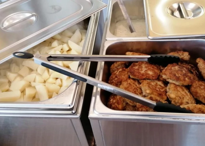 690 порций в день: кому, где и как помогают суповые кухни в Риге