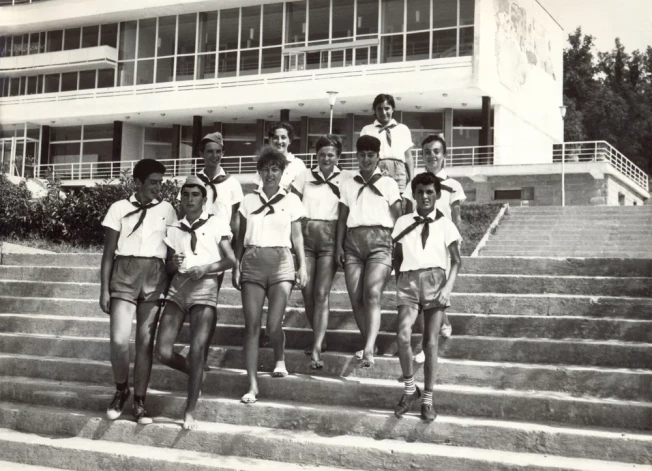 "Артек" в 1977 году. Гостья из будущего могла бы рассказать пионерам, что через 45 лет Россия нападет на Украину.